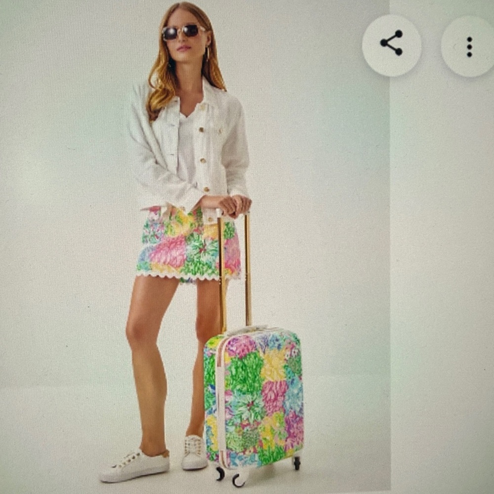 Lilly Pulitzer, new with tags, Bright delight, patch, rolling hard suitcase - Picture 2 of 5